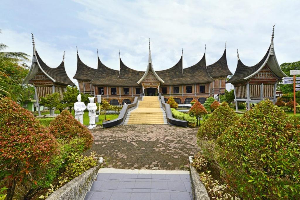 Whiz Prime Hotel Khatib Sulaiman Padang Padang  Exteriér fotografie